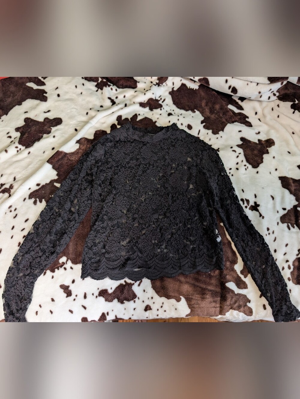 Black Floral Lace Long-Sleeve Top!! - Picture 2 of 4